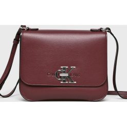 Calvin Klein Jeans - Torebka. Brązowe torebki klasyczne damskie Calvin Klein Jeans, w paski, z jeansu, casualowe, średnie, bez dodatków. W wyprzedaży za 449,90 zł.