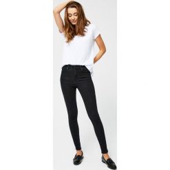 Jeansy typu super high waist. Jeansy damskie Moodo, s, z podwyższonym stanem. Za 39,99 zł.
