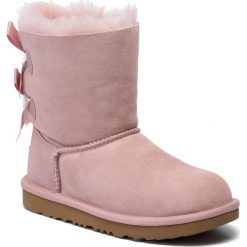 Buty UGG - K Bailey Bow II 1017394K Pcry. Różowe śniegowce dziewczęce Ugg. W wyprzedaży za 569,00 zł.