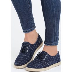 Granatowe Espadryle Heat. Białe espadryle damskie Born2be, w prążki, na płaskiej podeszwie. Za 24,99 zł.