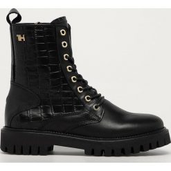 Tommy Hilfiger - Workery skórzane. Czarne workery damskie TOMMY HILFIGER, ze skóry, z okrągłym noskiem, bez obcasa, na obcasie, na zamek. Za 749,90 zł.