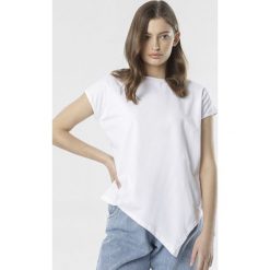Biały T-shirt Pherogenia. Białe bluzki damskie Born2be, xl, bez wzorów, bez kołnierzyka, bez rękawów. W wyprzedaży za 54,99 zł.