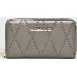 Versace Jeans - Portfel. Brązowe portfele damskie Versace Jeans, bez wzorów, z poliesteru. Za 399,90 zł.
