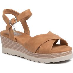 Sandały XTI - 34229 Camel. Pomarańczowe klapki damskie Xti, bez wzorów, ze skóry ekologicznej, bez obcasa, na obcasie. W wyprzedaży za 129,00 zł.