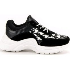 Kylie czarne Buty Sportowe Ze Wzorem. Czarne buty sportowe damskie KYLIE, bez wzorów, z zamszu, sportowe. W wyprzedaży za 89,00 zł.