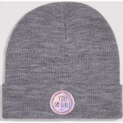 Czapka z aplikacją You go girl! - Szary. Szare czapki damskie Sinsay, z aplikacjami. Za 14,99 zł.