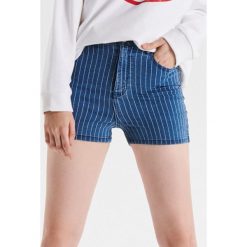 Jeansowe szorty High Waist - Niebieski. Niebieskie szorty damskie Cropp, bez wzorów, z jeansu, z podwyższonym stanem. Za 49,99 zł.