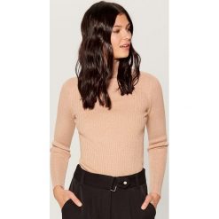 Dopasowany sweter z golfem - Beżowy. Brązowe swetry damskie Mohito, xs, bez wzorów, bez rękawów. W wyprzedaży za 39,99 zł.
