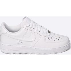 Nike Sportswear - Buty Air Force 1. Białe buty sportowe męskie Nike Sportswear, ze skóry, bez zapięcia. Za 419,90 zł.