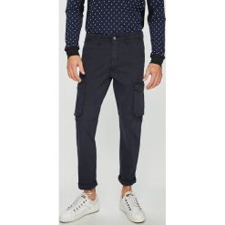 Wrangler - Spodnie Cargo. Niebieskie spodnie męskie Wrangler, na co dzień, bez wzorów, z elastanu, casualowe. W wyprzedaży za 219,90 zł.