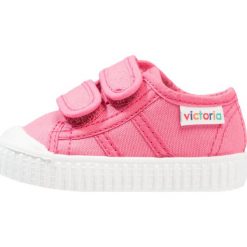 Victoria Shoes BASKET LONA DOS VELCROS Tenisówki i Trampki frambuesa. Czerwone trampki dziewczęce marki Victoria Shoes, z materiału. Za 159,00 zł.