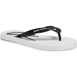 Japonki CALVIN KLEIN SWIMWEAR - Ff Sandals KM0KM00500 YCD. Czarne klapki męskie Calvin Klein Swimwear, z tworzywa sztucznego, bez zapięcia. Za 159,00 zł.