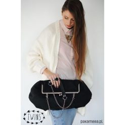 Torebka Czarna Alcantara. Czarne torebki klasyczne damskie marki Pakamera, bez wzorów, eleganckie, duże, bez dodatków. Za 199,00 zł.