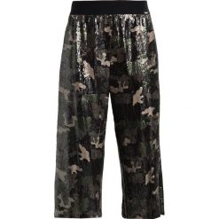 Jeansy damskie: Liu Jo Jeans LUNGO DUET Szorty camouflage