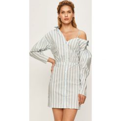Patrizia Pepe - Sukienka. Białe sukienki damskie Patrizia Pepe, na co dzień, bez wzorów, z elastanu, casualowe, bez kołnierzyka, bez rękawów, mini, proste. Za 1249,00 zł.