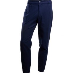 Chinosy męskie: Club Monaco LEX Spodnie materiałowe navy
