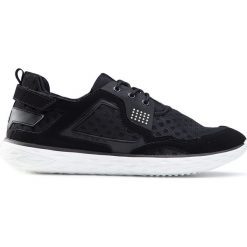 Buty TBS PROTEC. Czarne buty sportowe męskie TBS, ze skóry, bez zapięcia, tenisowe. W wyprzedaży za 299,00 zł.