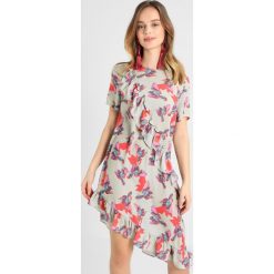 Sukienki: Lost Ink Petite FRILL SHIFT DRESS Sukienka letnia multicoloured