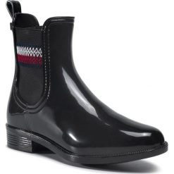 Kalosze TOMMY HILFIGER - Corporate Elastic Rainboot Black BDS. Czarne kalosze damskie TOMMY HILFIGER, bez wzorów, z tworzywa sztucznego. Za 349,00 zł.