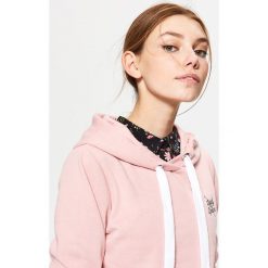 Bluza z kapturem - Różowy. Różowe bluzy damskie Cropp, s, bez wzorów, bez rękawów, z kapturem. Za 79,99 zł.