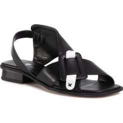 Sandały KEDDO - 807278/02-01E Black. Czarne klapki damskie Keddo, z aplikacjami, ze skóry ekologicznej, bez obcasa, na obcasie. W wyprzedaży za 99,00 zł.