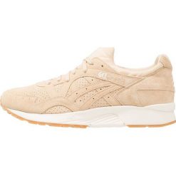 Asics Tiger GELLYTE V Sneakersy niskie marzipan. Brązowe sneakersy męskie marki Asics Tiger, bez wzorów, ze skóry, bez zapięcia. W wyprzedaży za 384,30 zł.