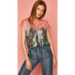 Medicine - T-shirt by Joanna Wójtowicz. Bluzki damskie MEDICINE, s, bez wzorów, z bawełny, casualowe, z okrągłym kołnierzem, z krótkim rękawem. Za 59,90 zł.