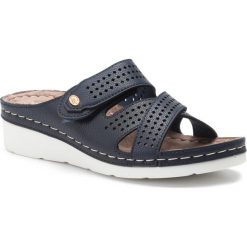 Klapki CLARA BARSON - WSA2215-01 Cobalt Blue. Niebieskie klapki damskie Clara Barson, bez wzorów, ze skóry ekologicznej, bez obcasa, na obcasie. Za 69,99 zł.