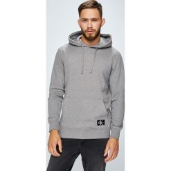 Calvin Klein Jeans - Bluza. Szare bluzy męskie Calvin Klein Jeans, xxl, bez wzorów, z elastanu, z kapturem, bez rękawów, z kapturem. W wyprzedaży za 369,90 zł.