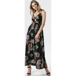 Czarna Sukienka Semistrea. Czarne sukienki damskie Born2be, s, maxi, rozkloszowane. Za 79,99 zł.