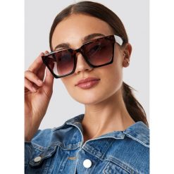 NA-KD Accessories Okulary przeciwsłoneczne Oversize Squared - Brown. Brązowe okulary przeciwsłoneczne damskie aviatory NA-KD Accessories. Za 72,95 zł.