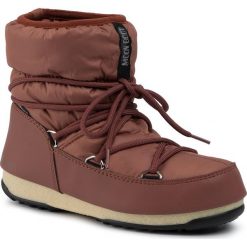 Śniegowce MOON BOOT - Low Nylon Wp 2 240093004 Rust. Pomarańczowe kozaki damskie Moon Boot, na zimę, ze skóry ekologicznej, na niskim obcasie, bez zapięcia. W wyprzedaży za 459,00 zł.