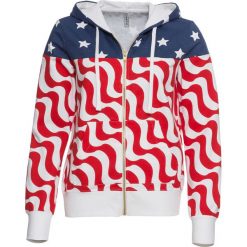Bluza z kapturem i nadrukiem flagi bonprix biało-niebieski indygo - czerwony. Bluzy damskie bonprix. Za 79,99 zł.