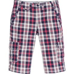 Długie bermudy w kratę Loose Fit bonprix ciemnoniebiesko-różowo-naturalny w kratę. Niebieskie spodenki i szorty męskie marki bonprix, m, bez wzorów, długie. Za 109,99 zł.