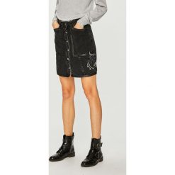 Desigual - Spódnica. Czarne spódniczki damskie Desigual, na co dzień, z haftami, z bawełny, z podwyższonym stanem, mini, proste. W wyprzedaży za 219,90 zł.