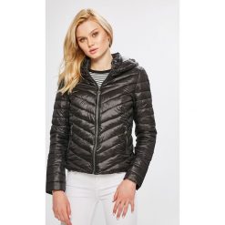 Answear - Kurtka. Czarne kurtki damskie ANSWEAR, s, bez wzorów, z poliesteru, krótkie, z kapturem. W wyprzedaży za 89,90 zł.