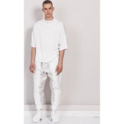 T-shirt Oversize White. Białe t-shirty męskie Pakamera, m, z wiskozy, z golfem. Za 200,00 zł.