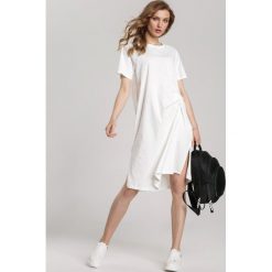 Biała Sukienka Sirelori. Białe sukienki damskie Renee, s, z aplikacjami, z dzianiny, klasyczne, krótkie, midi, proste. Za 89,99 zł.