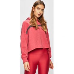 Under Armour - Bluza. Różowe bluzy damskie Under Armour, s, z nadrukiem, z bawełny, bez rękawów, z kapturem. W wyprzedaży za 139,90 zł.