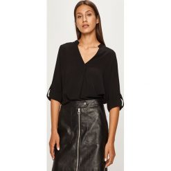 Only - Bluzka. Czarne bluzki damskie ONLY, do pracy, bez wzorów, z wiskozy, biznesowe, bez kołnierzyka, z długim rękawem. Za 89,90 zł.