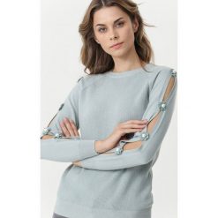 Jasnozielony Sweter Charnock. Zielone swetry damskie Born2be, s, z aplikacjami, z dzianiny, bez rękawów, długie, bez kaptura. Za 119,99 zł.