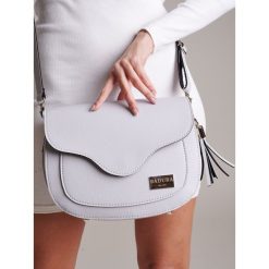 Badura elegancka kompaktowa torebka listonoszka. Szare listonoszki damskie Badura, na co dzień, w paski, z tkaniny, eleganckie, na ramię, z breloczkiem. W wyprzedaży za 199,00 zł.