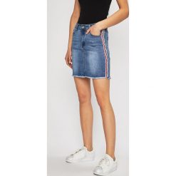 Haily's - Spódnica. Niebieskie spódniczki damskie Haily's, na co dzień, s, bez wzorów, z elastanu, casualowe, mini, proste. W wyprzedaży za 69,90 zł.