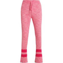 Baum und Pferdgarten CLARABELLE Spodnie treningowe bright pink. Czerwone bryczesy damskie Baum und Pferdgarten, xl, z bawełny. Za 749,00 zł.
