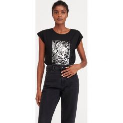 T-shirt z błyszczącym nadrukiem - Czarny. Czarne t-shirty damskie Reserved, s, z nadrukiem, bez kołnierzyka. Za 29,99 zł.