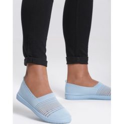 Niebieskie Tenisówki Undaunted. Niebieskie trampki i tenisówki damskie Renee, z aplikacjami, bez zapięcia. Za 39,99 zł.
