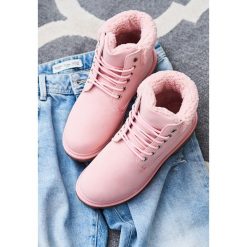 Różowe Traperki Roxanne. Czerwone buty zimowe damskie marki vices. Za 99,99 zł.