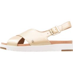 Rzymianki damskie: UGG KAMILE METALLIC Sandały na platformie gold
