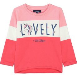 Bluza w kolorze czerwono-jasnoróżowym. Różowe bluzy niemowlęce Attention, z nadrukiem, z bawełny, bez rękawów, bez kaptura. W wyprzedaży za 42,95 zł.