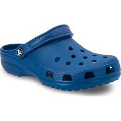 Klapki CROCS - Classic 10001 Blue Jean. Niebieskie klapki damskie Crocs, bez wzorów, z tworzywa sztucznego, bez obcasa. W wyprzedaży za 129,00 zł.